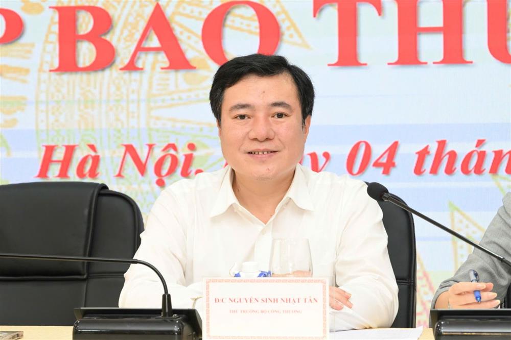 Thứ trưởng Nguyễn Sinh Nhật Tân chủ trì buổi họp báo thường kỳ